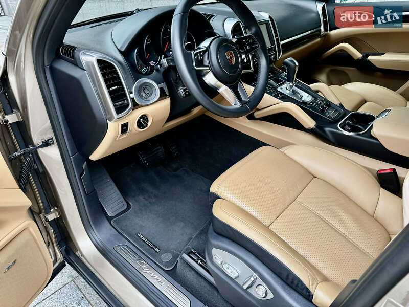 Позашляховик / Кросовер Porsche Cayenne 2016 в Києві