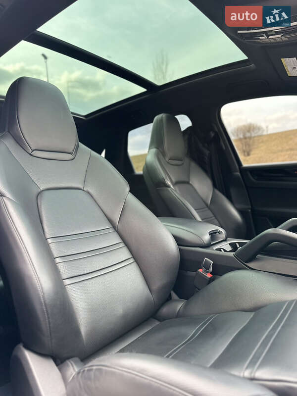 Внедорожник / Кроссовер Porsche Cayenne 2018 в Днепре