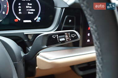 Внедорожник / Кроссовер Porsche Cayenne 2023 в 