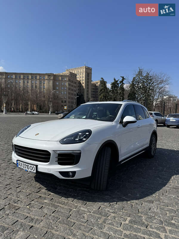 Внедорожник / Кроссовер Porsche Cayenne 2016 в Киеве