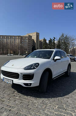 Позашляховик / Кросовер Porsche Cayenne 2016 в 