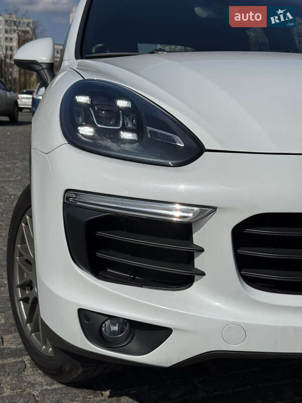 Внедорожник / Кроссовер Porsche Cayenne 2016 в Киеве