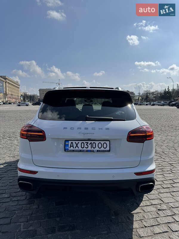 Внедорожник / Кроссовер Porsche Cayenne 2016 в Киеве