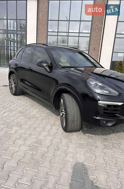 Внедорожник / Кроссовер Porsche Cayenne 2016 в 
