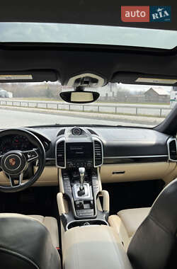 Внедорожник / Кроссовер Porsche Cayenne 2016 в 
