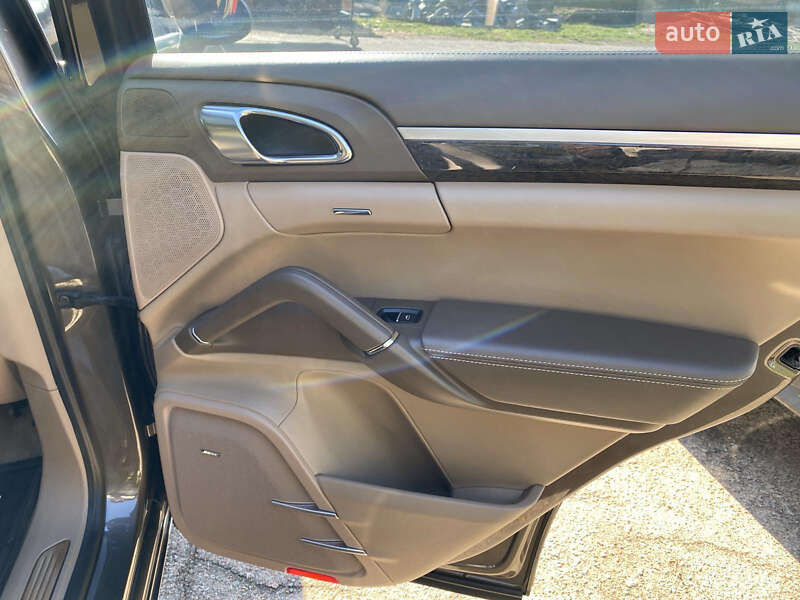 Внедорожник / Кроссовер Porsche Cayenne 2013 в Житомире фото 8 Внедорожник / Кроссовер Porsche Cayenne 2013 в Житомире