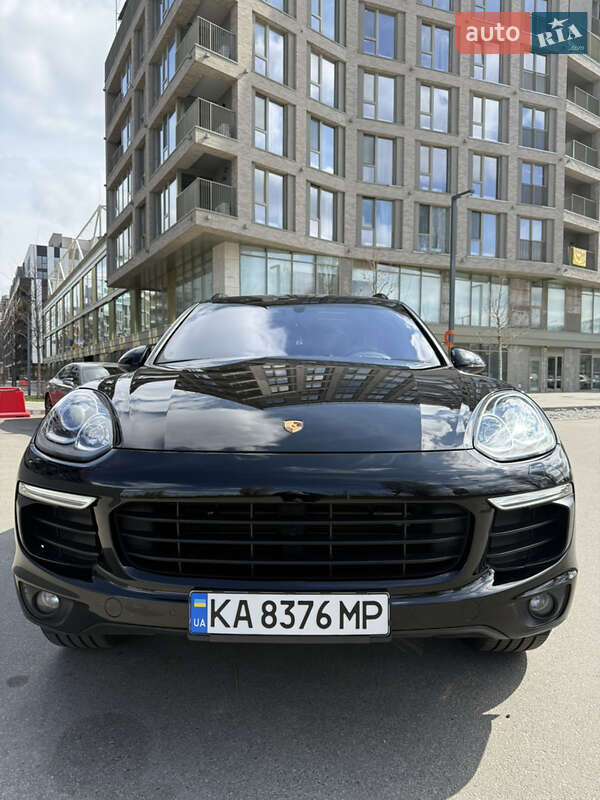 Внедорожник / Кроссовер Porsche Cayenne 2016 в 