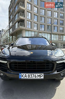 Внедорожник / Кроссовер Porsche Cayenne 2016 в 