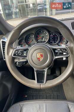 Внедорожник / Кроссовер Porsche Cayenne 2015 в 