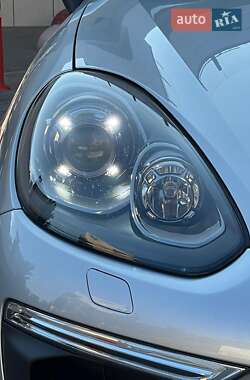 Внедорожник / Кроссовер Porsche Cayenne 2015 в 