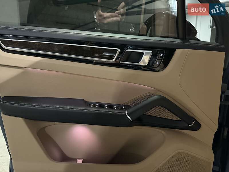 Внедорожник / Кроссовер Porsche Cayenne 2018 в Киеве