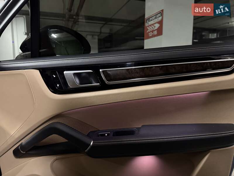 Внедорожник / Кроссовер Porsche Cayenne 2018 в Киеве