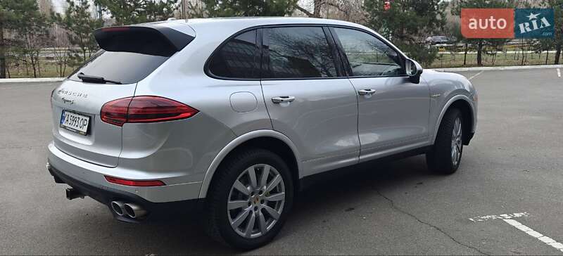 Позашляховик / Кросовер Porsche Cayenne 2016 в Києві