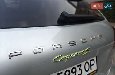 Позашляховик / Кросовер Porsche Cayenne 2016 в 