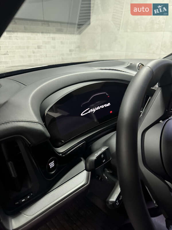 Внедорожник / Кроссовер Porsche Cayenne 2024 в 
