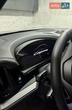 Внедорожник / Кроссовер Porsche Cayenne 2024 в 