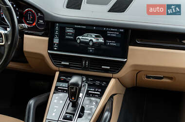 Внедорожник / Кроссовер Porsche Cayenne 2019 в 