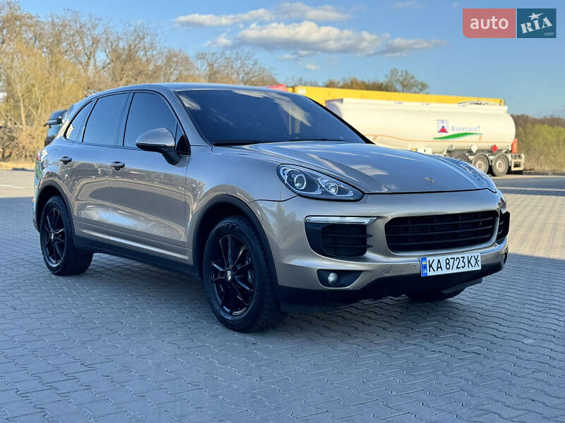Внедорожник / Кроссовер Porsche Cayenne 2015 в Киеве