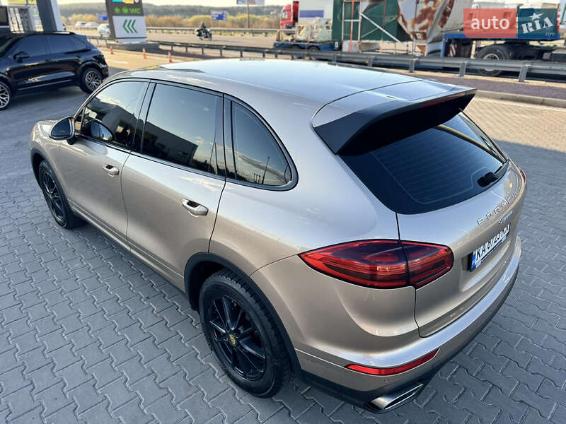 Внедорожник / Кроссовер Porsche Cayenne 2015 в Киеве