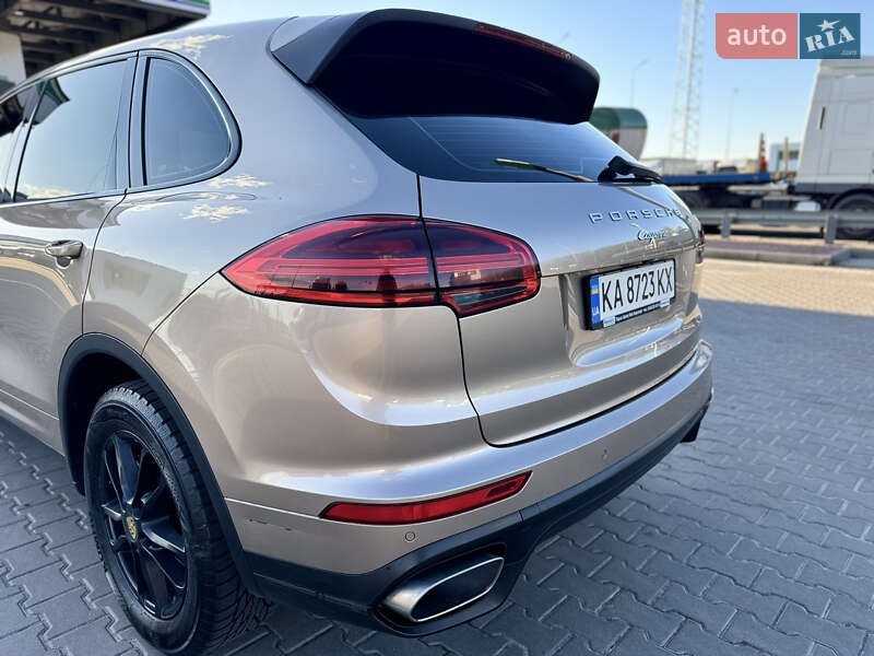 Внедорожник / Кроссовер Porsche Cayenne 2015 в Киеве