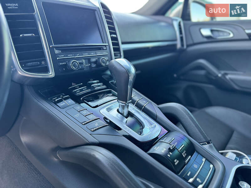 Внедорожник / Кроссовер Porsche Cayenne 2015 в Киеве