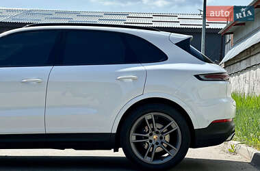 Внедорожник / Кроссовер Porsche Cayenne 2023 в 