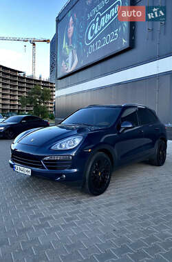 Внедорожник / Кроссовер Porsche Cayenne 2012 в 