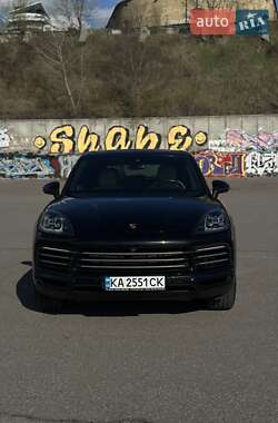 Внедорожник / Кроссовер Porsche Cayenne 2018 в 