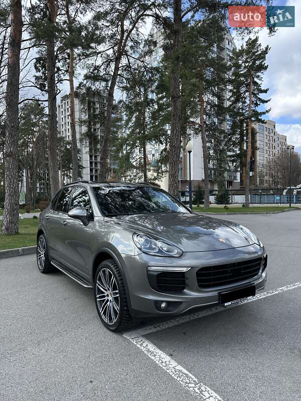 Внедорожник / Кроссовер Porsche Cayenne 2015 в Киеве