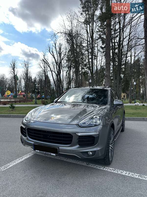 Внедорожник / Кроссовер Porsche Cayenne 2015 в Киеве