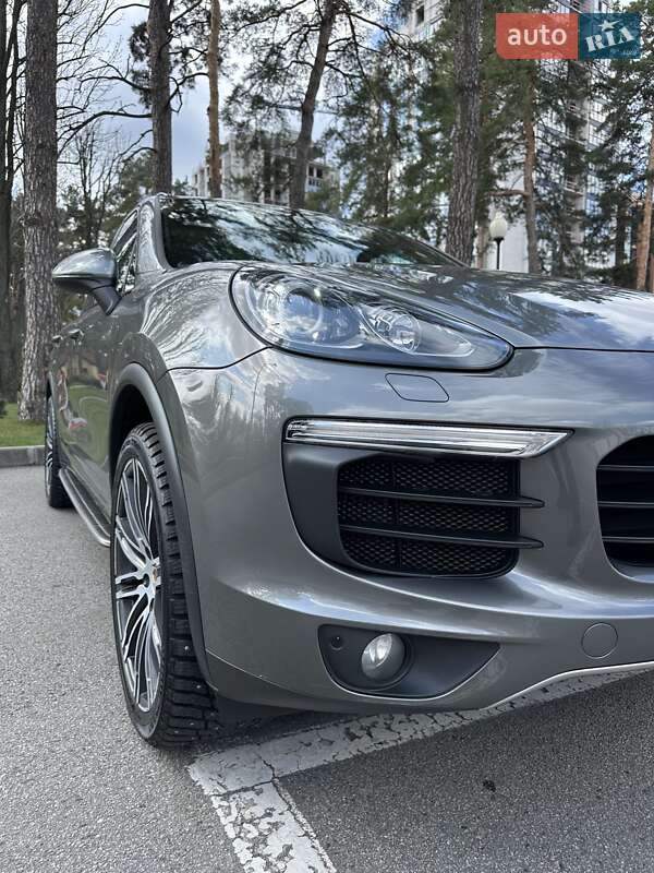 Внедорожник / Кроссовер Porsche Cayenne 2015 в Киеве