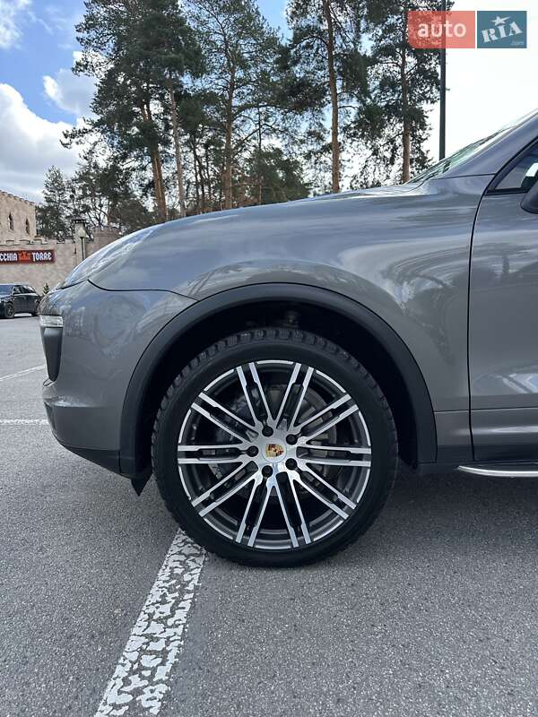 Внедорожник / Кроссовер Porsche Cayenne 2015 в Киеве