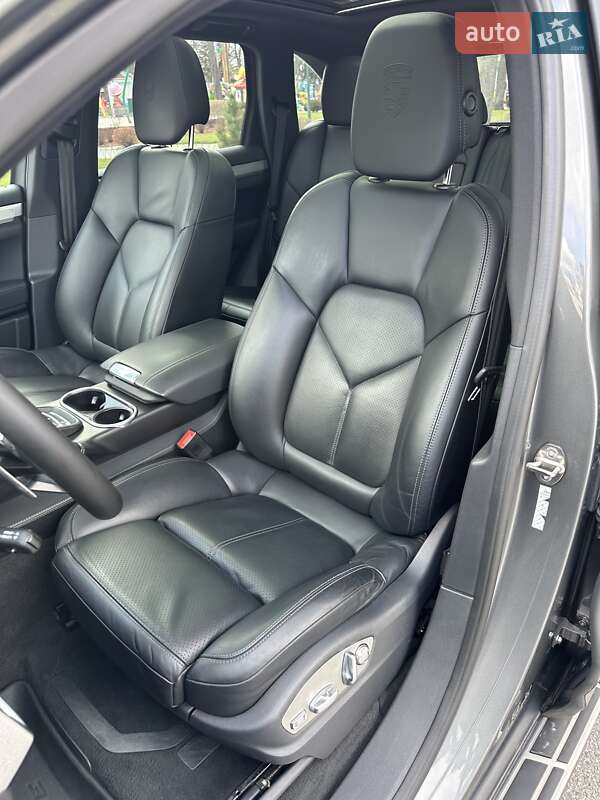 Внедорожник / Кроссовер Porsche Cayenne 2015 в Киеве