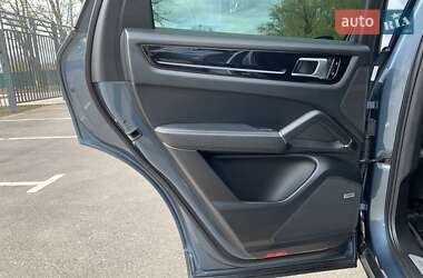 Внедорожник / Кроссовер Porsche Cayenne 2019 в 
