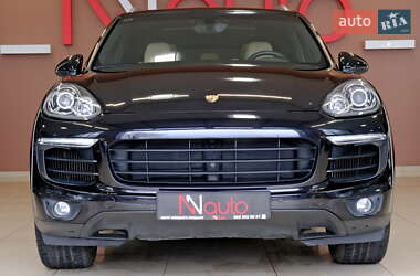 Внедорожник / Кроссовер Porsche Cayenne 2015 в 