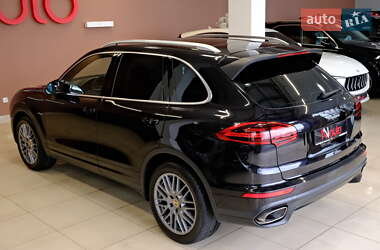Внедорожник / Кроссовер Porsche Cayenne 2015 в 
