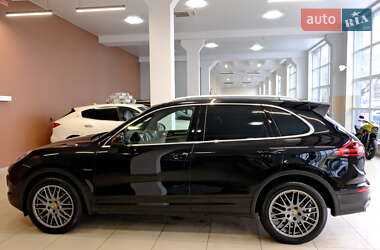 Внедорожник / Кроссовер Porsche Cayenne 2015 в 