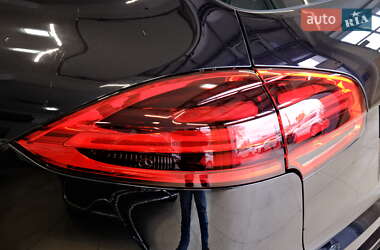 Внедорожник / Кроссовер Porsche Cayenne 2015 в 