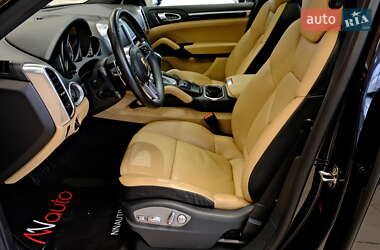 Внедорожник / Кроссовер Porsche Cayenne 2015 в 