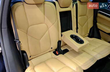 Внедорожник / Кроссовер Porsche Cayenne 2015 в 