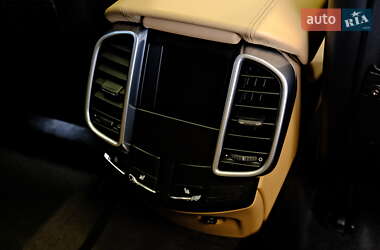 Внедорожник / Кроссовер Porsche Cayenne 2015 в 