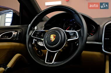 Внедорожник / Кроссовер Porsche Cayenne 2015 в 