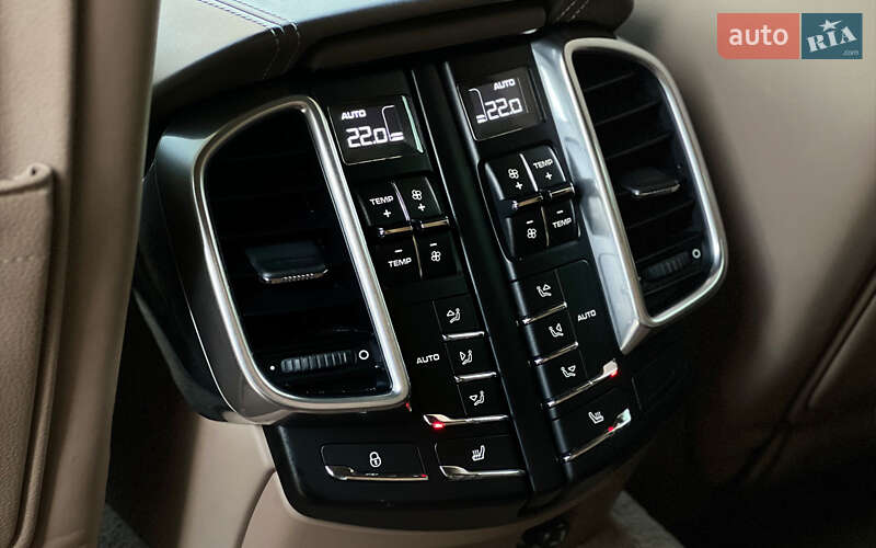 Внедорожник / Кроссовер Porsche Cayenne 2012 в Львове