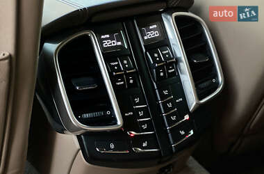 Внедорожник / Кроссовер Porsche Cayenne 2012 в 