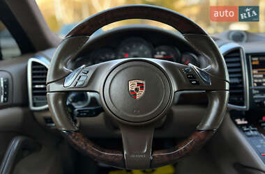 Внедорожник / Кроссовер Porsche Cayenne 2012 в 