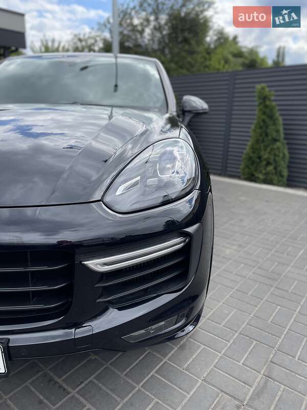Внедорожник / Кроссовер Porsche Cayenne 2016 в Черкассах