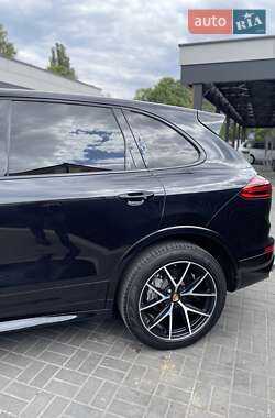 Внедорожник / Кроссовер Porsche Cayenne 2016 в 