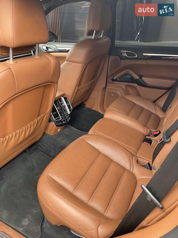 Внедорожник / Кроссовер Porsche Cayenne 2016 в Черкассах