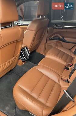 Внедорожник / Кроссовер Porsche Cayenne 2016 в 
