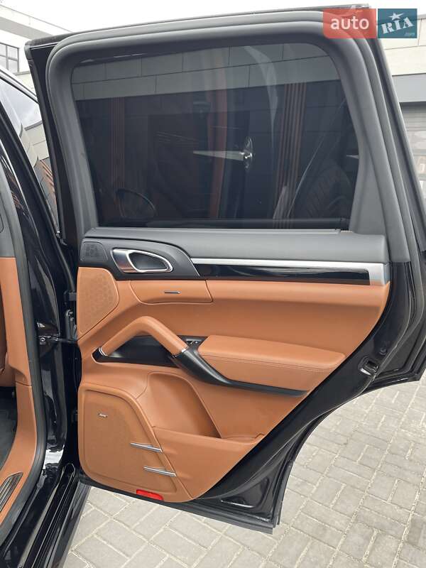 Внедорожник / Кроссовер Porsche Cayenne 2016 в Черкассах